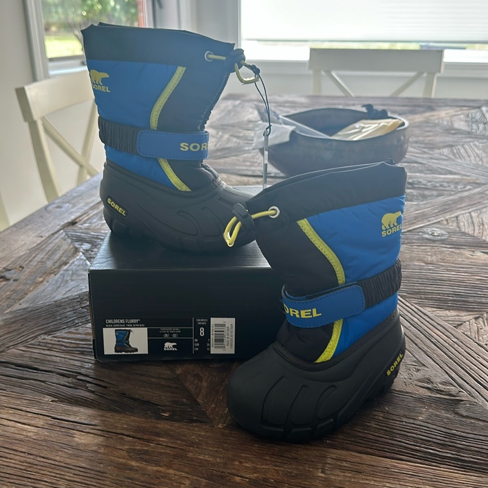 Sorel Children’s Flurry Boots size 8 new in box